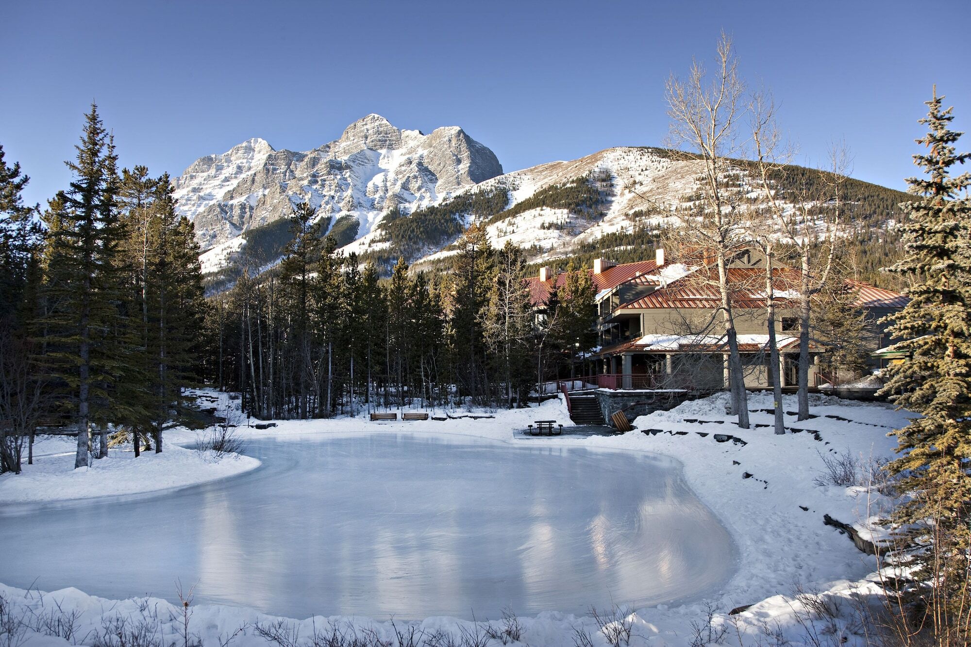 Crosswaters Resort At Kananaskis Esterno foto